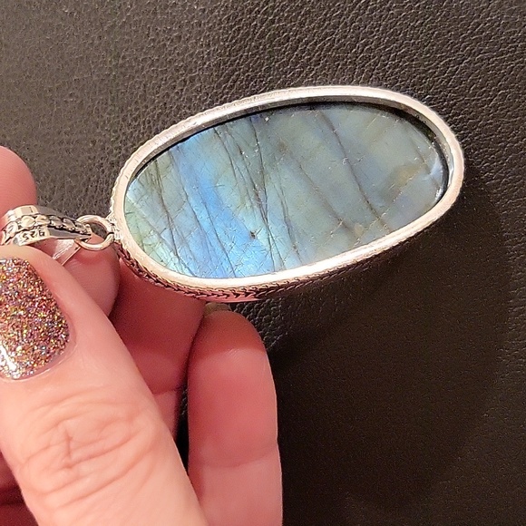 Gorgeous Labradorite Pendant - Plated - Picture 4 of 7